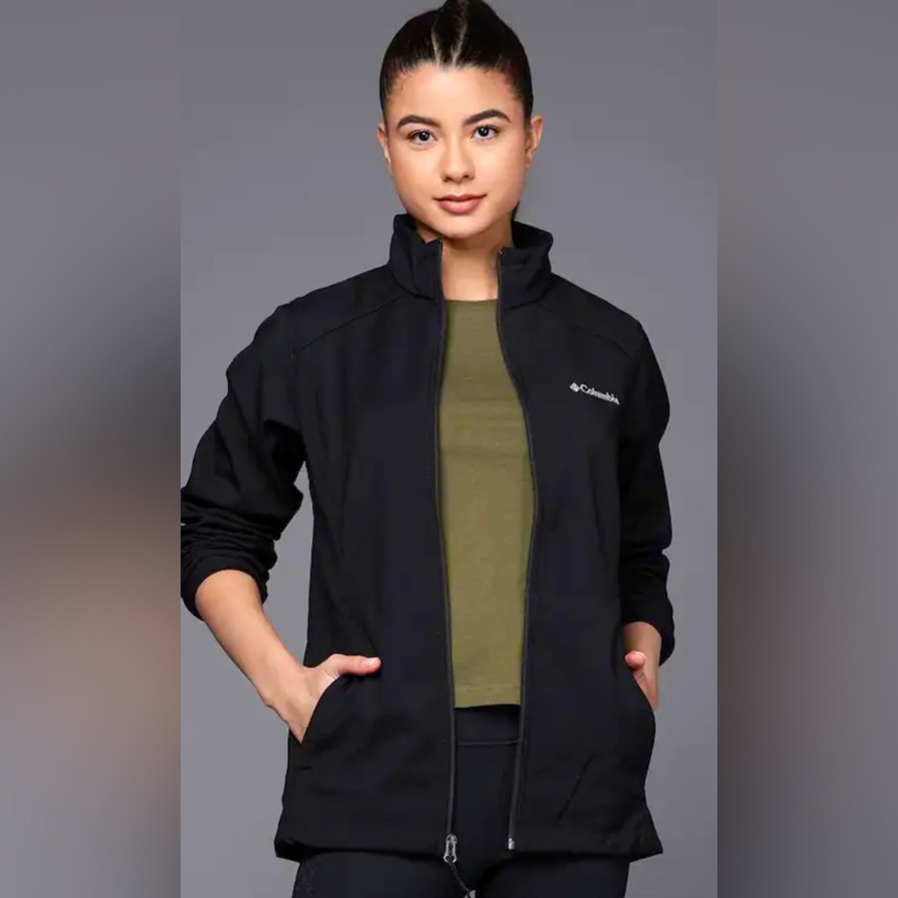 Columbia Sportswear women softshell jacket size SMALL in Black